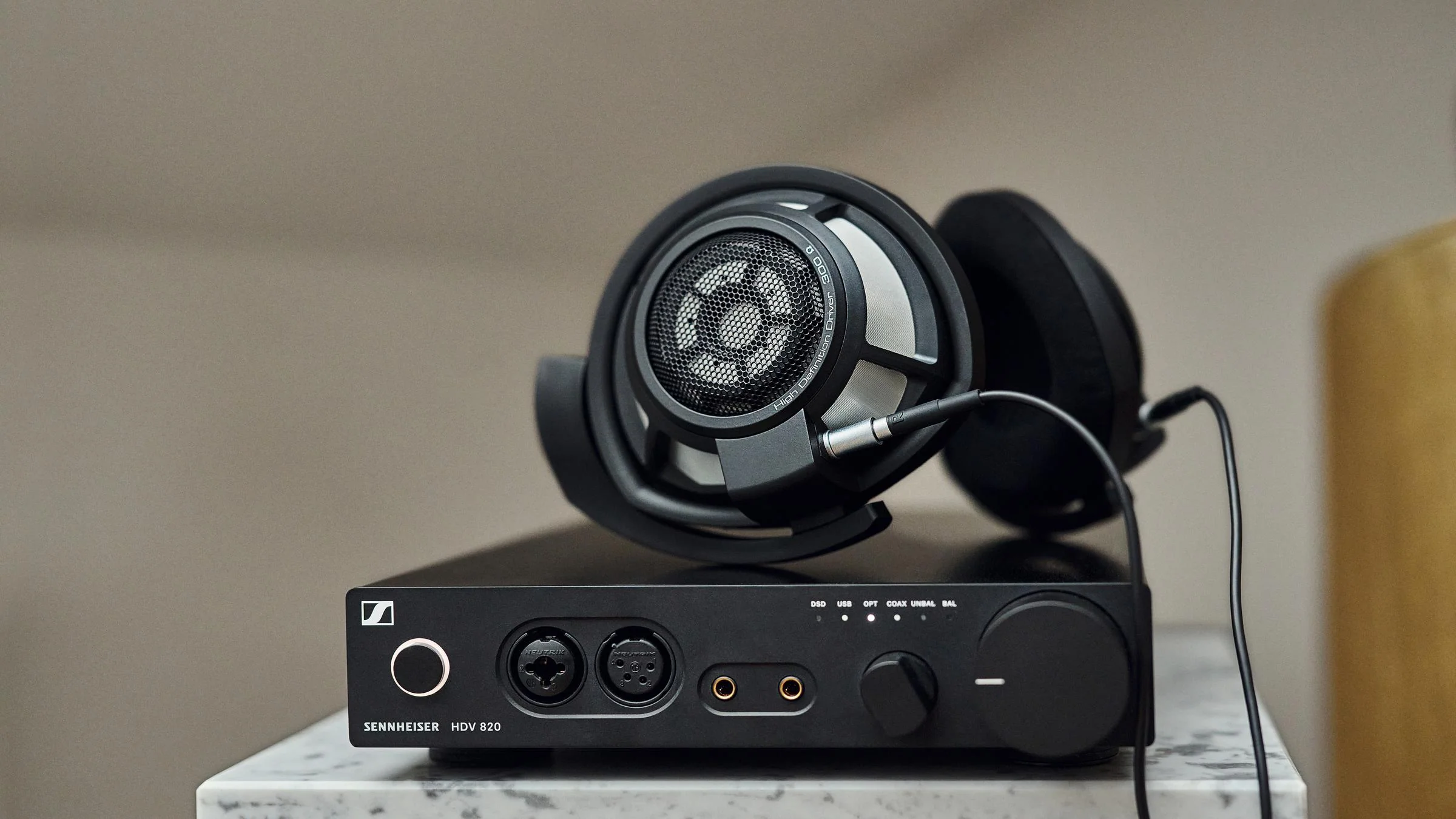 HDV 820 Amplifier